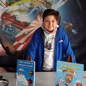 Successo a Volandia per Valerio Boggia; libri, emozioni e un parapendio tra gli aerei Successo a Volandia per Valerio Boggia; libri, emozioni e un parapendio tra gli aerei