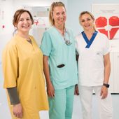 Al centro Sara Calligaro,responsabile del Coordinamento Ospedaliero per la donazione di organi e tessuti; a sn Morena Gualtieri e a dx Francine Massariol, infermiere esperte in Procurement Al centro Sara Calligaro,responsabile del Coordinamento Ospedaliero per la donazione di organi e tessuti; a sn Morena Gualtieri e a dx Francine Massariol, infermiere esperte in Procurement