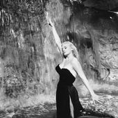 'Bagno nella fontana di Trevi'; fotogramma, 1960