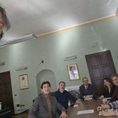 I referenti alla gentilezza di Aosta, Quart, Bollengo e Quincinetto insieme al sindaco e alla vicesindaca di Aosta, Raffaele Rocco E Valeria Fadda con Luca Nardi di Costruiamo Gentilezza