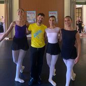 Da sn Martina Antonia, Maria e Serena con un maestro
