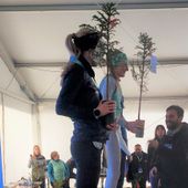 L'assessore Marco Carrel con due atlete premiate