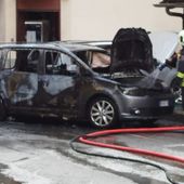 Divampa incendio fra auto, panico a Valtournenche