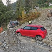 Frane di Ferragosto; a Oyace e a Bionaz centinaia di persone bloccate e 10 auto danneggiate; al Breuil cadute pietre a Singlin