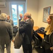 Avvocati delle parti in causa poco prima dell'udienza