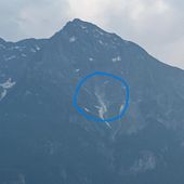 Qualche minuto dopo il distacco la nuvola di terra era ancora ben visibile dalla collina sopra Aosta