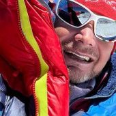 Felicitazioni del Presidente Testolin alla guida alpina Marco Camandona