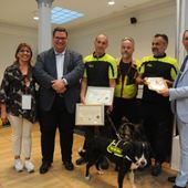 Benemerenza nazionale ai Vigili del fuoco valdostani e al cane Teo Benemerenza nazionale ai Vigili del fuoco valdostani e al cane Teo