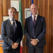 Da sn il questore di Aosta, Gian Maria Sertorio e il Primo Dirigente vicario, Augusto Canini