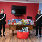 I carabinieri di Aosta donano giocattoli alla Croce Rossa valdostana I carabinieri di Aosta donano giocattoli alla Croce Rossa valdostana