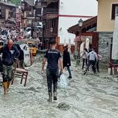 Volontari al lavoro a Breuil-Cervinia, statale chiusa a Bard, evacuazione a Cogne