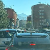Aosta, caos in via Chambéry; 'strada appena asfaltata e già tornano i lavori' Aosta, caos in via Chambéry; 'strada appena asfaltata e già tornano i lavori'