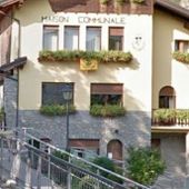 Champdepraz, il cancello 'anticipato' che solleva dubbi sul rispetto del regolamento edilizio