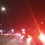 Scontro tra auto sulla statale 26 a Quart, diversi feriti e traffico bloccato