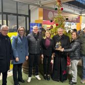 Coldiretti e Confartigianato donano al vescovo Lovignana la statuina del Presepe 2025 Coldiretti e Confartigianato donano al vescovo Lovignana la statuina del Presepe 2025