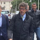 Ezio Colliard (sn) insieme all'avvocato Corrado Bellora all'ingresso di Palazzo Giustizia