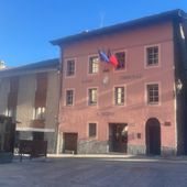 La riunione si è svolta nella sala consiliare del Municipio di Chambave La riunione si è svolta nella sala consiliare del Municipio di Chambave