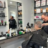 Luigi Fazari al lavoro nel suo nuovo salone