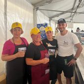 Decine di volontari sono impegnati a garantire il successo della festa (cliccare sull'immagine per avviare la minigallery)