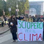 Ad Aosta il festoso ma agguerrito corteo degli studenti di Fridays for Future