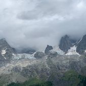 Courmayeur, per l'allerta gialla chiude la strada della Val Ferret