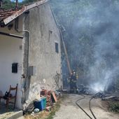 Chatillon, incendio coinvolge auto e abitazione