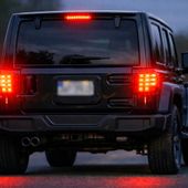 Auto più sicure; 'stop posteriori lampeggianti' a partire da oggi