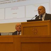 Giorgio Lale MUrix durante l'illustrazione dei progetti valdostani