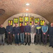 Fabrizio Bertholin (quinto da sn) accanto a Camillo Rosset