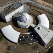 Credit: NASA’s Goddard Space Flight Center/Jeremy Schnittman e Brian P. Powell. Fonte: https://svs.gsfc.nasa.gov/13831/ Credit: NASA’s Goddard Space Flight Center/Jeremy Schnittman e Brian P. Powell. Fonte: https://svs.gsfc.nasa.gov/13831/