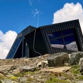 Gressoney La Trinité, ecco il nuovo bivacco 'Remo Passera' all'Alta Luce Gressoney La Trinité, ecco il nuovo bivacco 'Remo Passera' all'Alta Luce