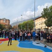 La piazzetta Cavagnet nel giorno dell'inaugurazione a 'spazio sociale'