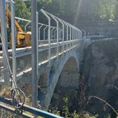 La posa dei pilastri al ponte di Introd