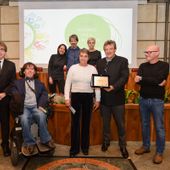 Al centro, Rosalia Ventrini riceve il Premio