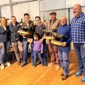 Da sn l'assessore regionale all'Agricoltura, Speranza Girod; il presidente dell'Associazione, Roberto Bonin; gli allevatori Frassi & Letey, Charbonnier, Lorenzo Rosset e l'assessore alla Sanità, Carlo Marzi Da sn l'assessore regionale all'Agricoltura, Speranza Girod; il presidente dell'Associazione, Roberto Bonin; gli allevatori Frassi & Letey, Charbonnier, Lorenzo Rosset e l'assessore alla Sanità, Carlo Marzi