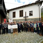 La scopertura della targa lo scorso maggio a Rovenaud