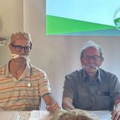 Referendum, protesta silenziosa: Riccarand e Kratter imbavagliati contro l’esclusione dai tabelloni elettorali