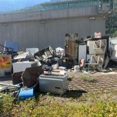 Discarica a cielo aperto nel carcere di Brissogne tra rottami di ogni tipo e serio rischio ambientale
