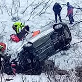 Valtournenche; auto esce di strada e precipita lungo una scarpata, due feriti