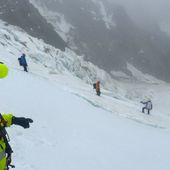 Alpinista caduto in crepaccio vicino al rifugio Gonella al Bianco Alpinista caduto in crepaccio vicino al rifugio Gonella al Bianco