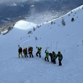 I soccorritori al lavoro con le sonde I soccorritori al lavoro con le sonde