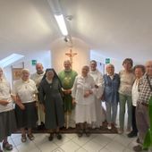 Le Suore della Carità della comunità aostana nell'agosto del 2023, quando il Vescovo Franco Lovignana incontrò suor Loretta insieme a don Isidoro Mercuri Giovinazzo, presidente AIPaS