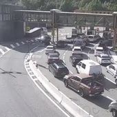 Mezzo in avaria; circolazione stoppata nel tunnel del Bianco e lunghe code agli ingressi