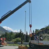 Cadute da un Tir pesanti piastre di ferro sulla statale 26