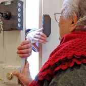 'Uscite subito da casa, stiamo evacuando la zona': a Gressan la nuova truffa agli anziani