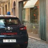 Minorenne ferita al volto lungo la mulattiera del castello di Verres, indagano i carabinieri