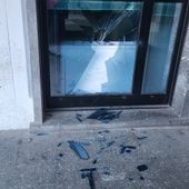 Aosta, 'spaccata' vandalica al palazzo della Regione in piazza Narbonne