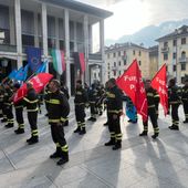 La protesta dei Vigili del fuoco valdostani a Palazzo regionale mentre l’Aula vota la riforma del Corpo VIDEOINTERVISTA