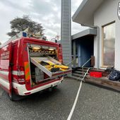 Incendio di rovi e sterpaglie a ridosso dell'A5, chiusa una corsia