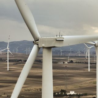 Cva, 'lente d'ingrandimento' della politica su investimenti nell'eolico